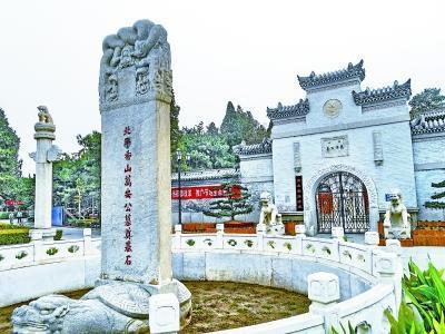 丧葬仪式凝聚了亲缘共同体的崇拜