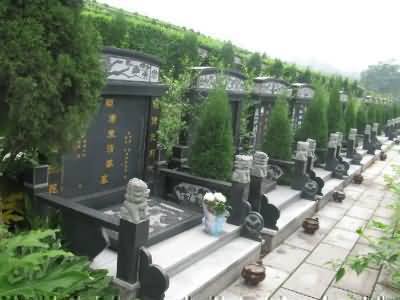 当地基督教丧葬的活动