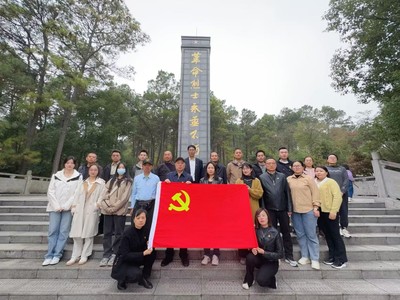 长丰(双凤)经开区金宁社区 主题党日“党味”浓，双凤纪念园里忆初心